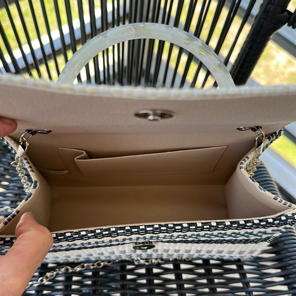 Woven Straw Rattan Structured Handbag - Picture 6 of 11